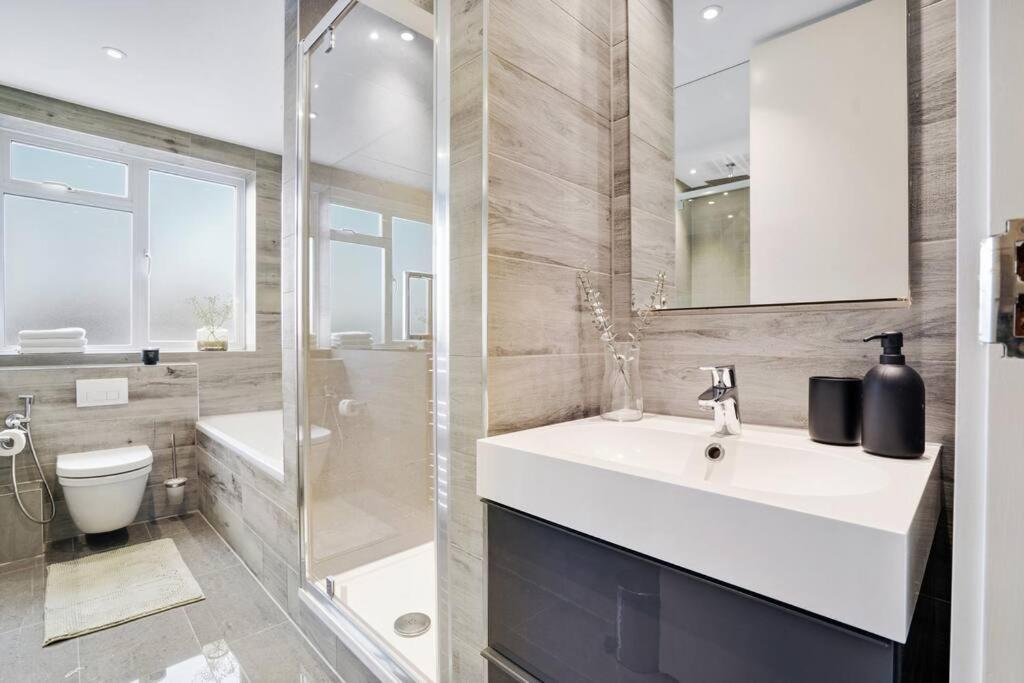 The Camden Suite Bright & Beautiful 2-Bed City Retreat Londra Esterno foto
